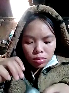 hello-cute online show from November 7, 2025, 4:23 am