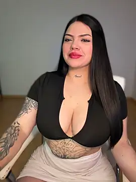 dulcemarianh  online show from April 15, 2026, 5:03 am