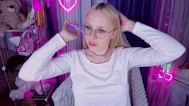 CeaneLino online show from April 6, 2026, 4:19 pm