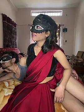 Lovebirdss online show from February 8, 2026, 8:40 am