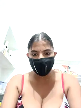 Hot radhaji online show from November 17, 2025, 4:35 pm