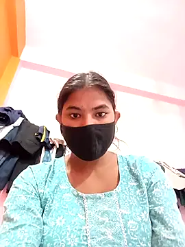 Hot radhaji online show from November 18, 2025, 10:41 am