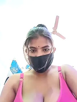 Hot radhaji online show from December 4, 2025, 5:32 pm