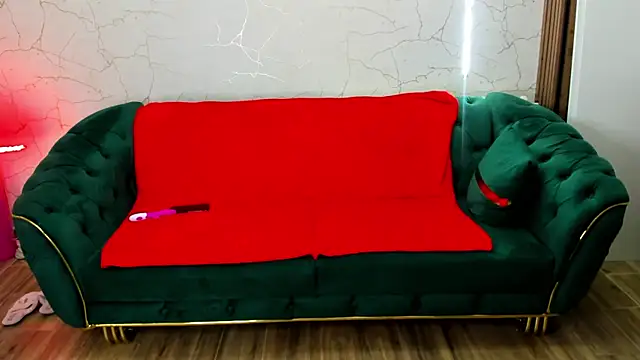 TinyVixen  online show from October 12, 2025, 4:11 am