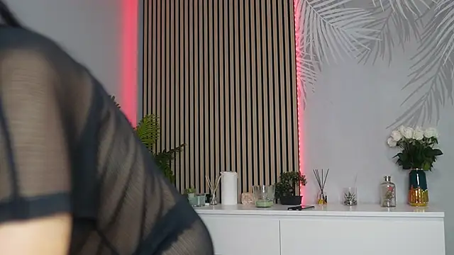 TinyVixen  online show from October 19, 2025, 4:02 am