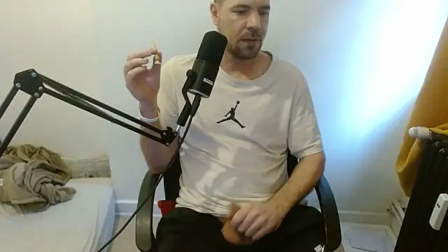 chibrax918 online show from December 17, 2025, 9:15 am