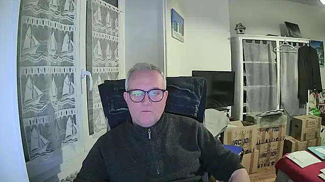 Snapshot of macdut67 chatting on March 1, 2026, 4:25 am macdut67 online show from March 1, 2026, 4:25 am