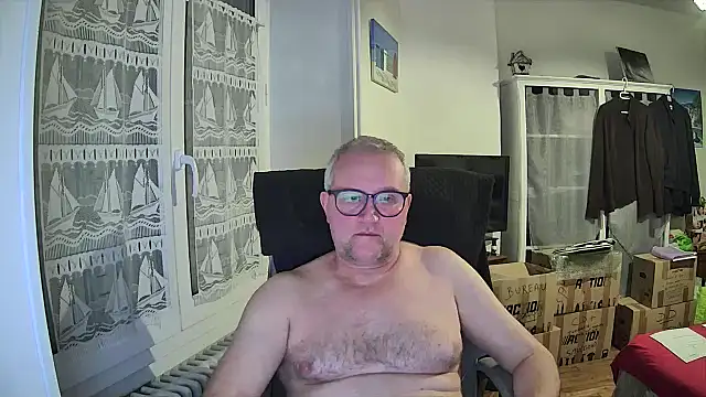 Snapshot of macdut67 chatting on March 9, 2026, 1:31 am macdut67 online show from March 9, 2026, 1:31 am