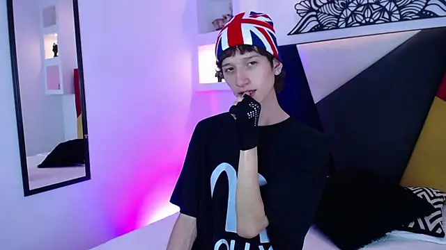 Snapshot of Emo_Boy_ chatting on February 5, 2026, 8:24 pm Emo Boy online show from February 5, 2026, 8:24 pm