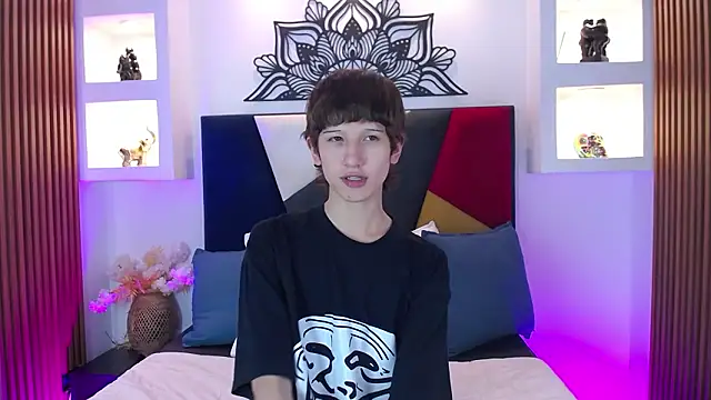 Snapshot of Emo_Boy_ chatting on February 28, 2026, 8:10 pm Emo Boy online show from February 28, 2026, 8:10 pm