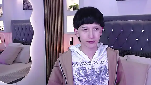 Snapshot of Emo_Boy_ chatting on May 22, 2026, 8:47 pm Emo Boy online show from May 22, 2026, 8:47 pm