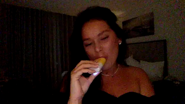 Snapshot of Fayronna chatting on February 10, 2026, 3:49 pm Fayronna online show from February 10, 2026, 3:49 pm