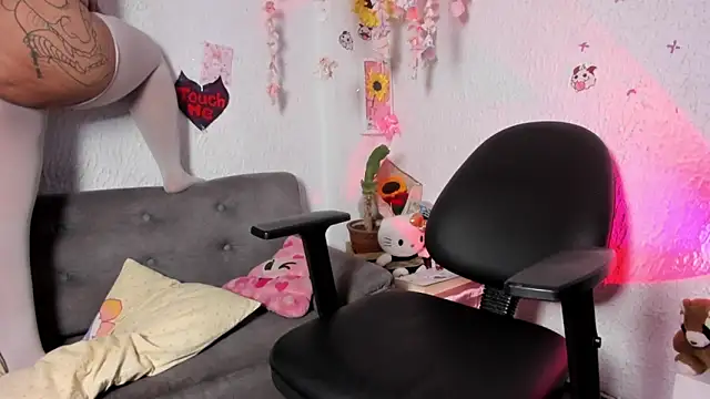 Snapshot of Emilycollei chatting on March 9, 2026, 2:04 am Emilycollei online show from March 9, 2026, 2:04 am