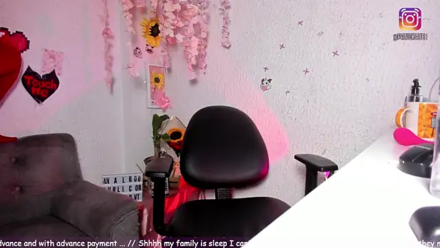 Snapshot of Emilycollei chatting on March 15, 2026, 4:29 am Emilycollei online show from March 15, 2026, 4:29 am