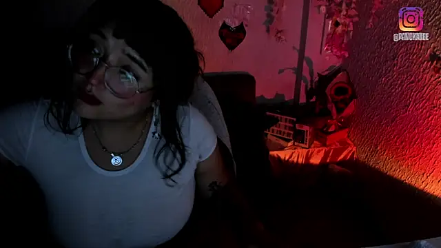 Snapshot of Emilycollei chatting on March 27, 2026, 5:24 am Emilycollei online show from March 27, 2026, 5:24 am