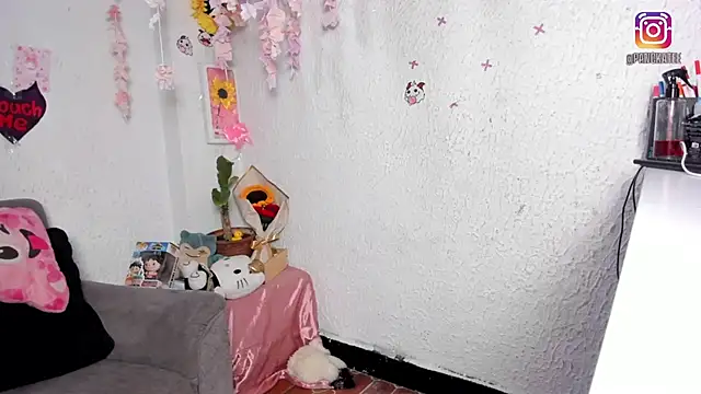 Snapshot of Emilycollei chatting on April 3, 2026, 7:23 pm Emilycollei online show from April 3, 2026, 7:23 pm