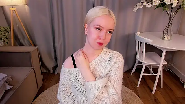 TinaStevenson online show from November 4, 2025, 10:31 pm