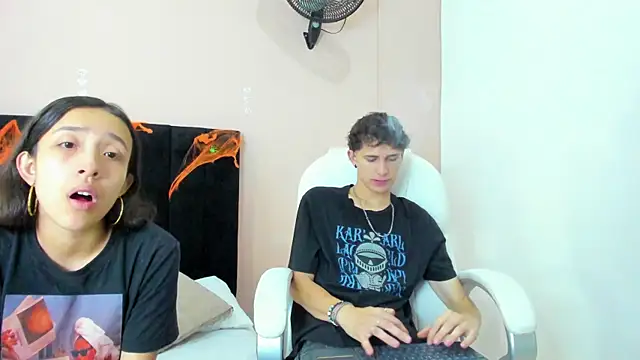 Snapshot of Taylor_and_exidt chatting on October 20, 2025, 1:00 pm Taylor and exidt online show from October 20, 2025, 1:00 pm
