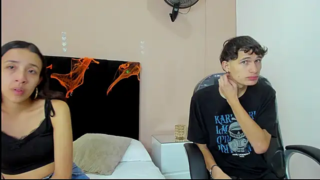 Snapshot of Taylor_and_exidt chatting on October 21, 2025, 1:01 pm Taylor and exidt online show from October 21, 2025, 1:01 pm