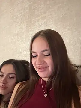 MayaGlow online show from October 21, 2025, 5:52 am