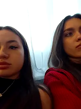 MayaGlow online show from November 14, 2025, 5:28 am