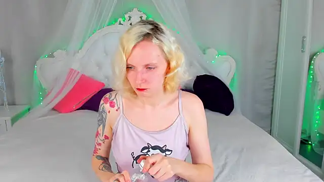 LikiLips online show from March 28, 2026, 8:14 am