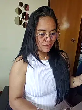 Miss  kendra  online show from October 22, 2025, 2:17 pm