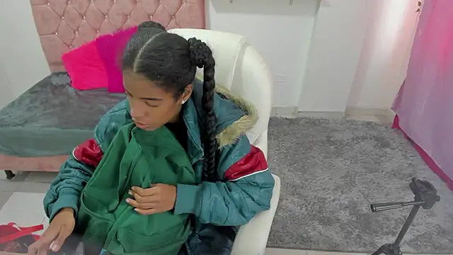 thianahorny online show from February 2, 2026, 2:16 pm