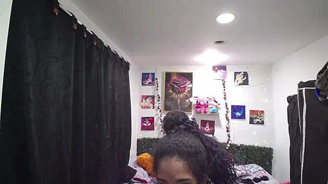 thianahorny online show from April 13, 2026, 12:32 pm