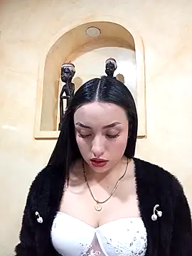 LUCIA 27- online show from October 18, 2025, 1:12 pm