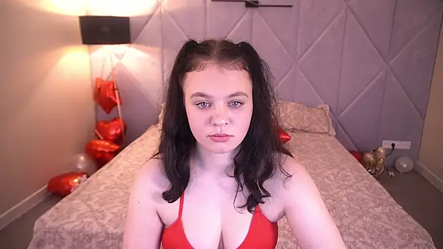 Snapshot of SnowWhiti chatting on February 13, 2026, 8:05 pm SnowWhiti online show from February 13, 2026, 8:05 pm