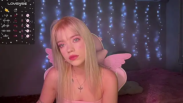 myprettylola online show from December 2, 2025, 7:31 pm