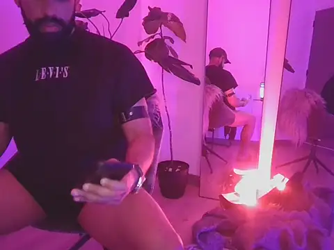 Snapshot of AlejandroFierroxxx chatting on October 14, 2025, 6:31 pm AlejandroFierroxxx online show from October 14, 2025, 6:31 pm