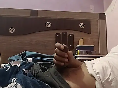 vickymtrb online show from November 14, 2025, 7:12 pm