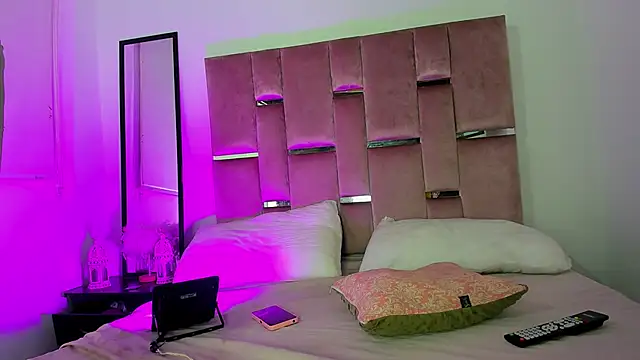 ChocoBunny1 online show from December 18, 2025, 2:01 pm