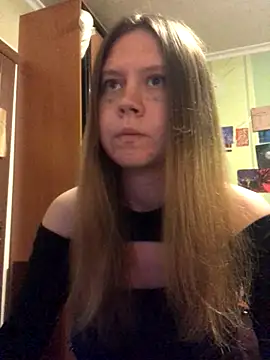 Snapshot of LunaVirelle chatting on October 17, 2025, 9:17 pm LunaVirelle online show from October 17, 2025, 9:17 pm