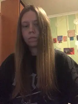 Snapshot of LunaVirelle chatting on April 21, 2026, 5:50 pm LunaVirelle online show from April 21, 2026, 5:50 pm