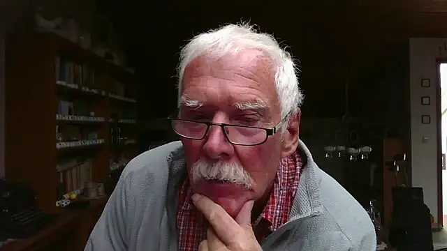 Snapshot of super-snoopy chatting on September 14, 2025, 8:35 am super-snoopy online show from September 14, 2025, 8:35 am