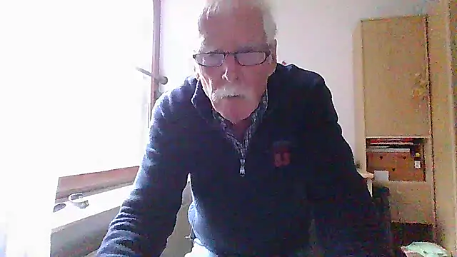 Snapshot of super-snoopy chatting on October 26, 2025, 9:26 am super-snoopy online show from October 26, 2025, 9:26 am