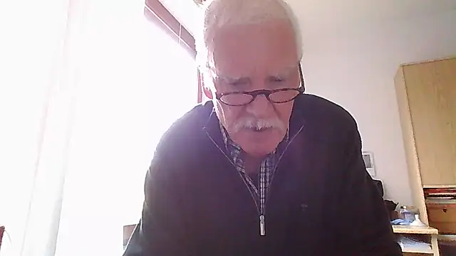 Snapshot of super-snoopy chatting on April 6, 2026, 8:48 am super-snoopy online show from April 6, 2026, 8:48 am