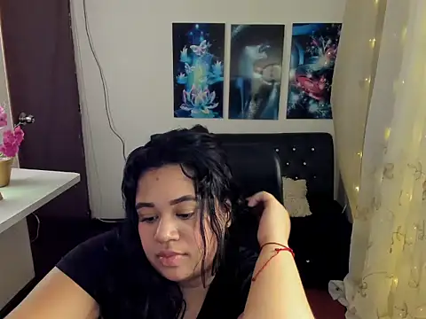 oliviia cute online show from November 7, 2025, 5:18 am