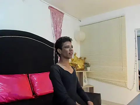 Snapshot of Nezuko__tanyi chatting on October 17, 2025, 4:15 am Nezuko  tanyi online show from October 17, 2025, 4:15 am