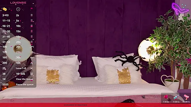 ClaireMathis online show from October 25, 2025, 2:46 pm