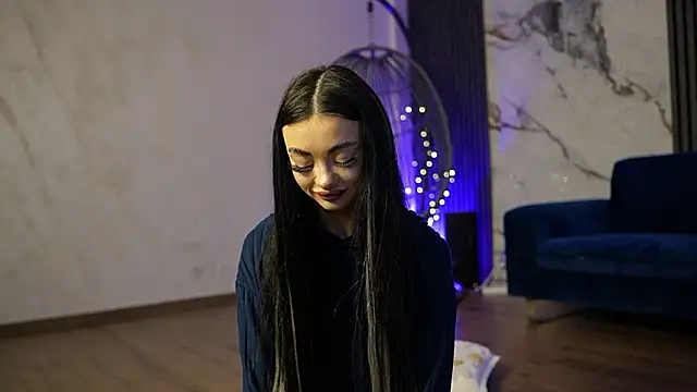 RachelRavee online show from March 30, 2026, 4:13 am