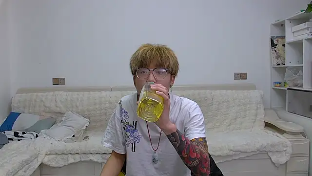 KK-cuteboy online show from February 25, 2026, 10:58 am