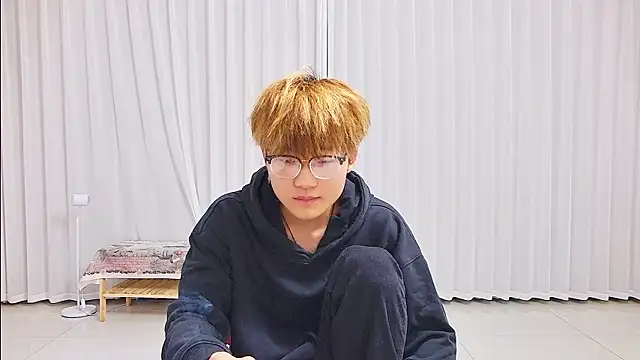 Snapshot of KK-cuteboy chatting on April 2, 2026, 6:22 am KK-cuteboy online show from April 2, 2026, 6:22 am