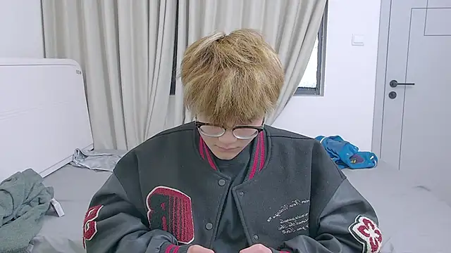 Snapshot of KK-cuteboy chatting on April 5, 2026, 6:43 am KK-cuteboy online show from April 5, 2026, 6:43 am