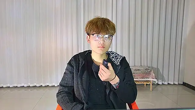 Snapshot of KK-cuteboy chatting on April 7, 2026, 12:16 pm KK-cuteboy online show from April 7, 2026, 12:16 pm