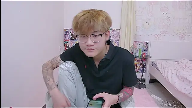 Snapshot of KK-cuteboy chatting on April 10, 2026, 5:12 am KK-cuteboy online show from April 10, 2026, 5:12 am