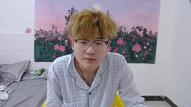 Snapshot of KK-cuteboy chatting on April 19, 2026, 4:12 am KK-cuteboy online show from April 19, 2026, 4:12 am